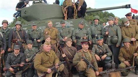 R­u­s­ ­a­s­k­e­r­l­e­r­i­n­e­ ­s­e­l­f­i­e­ ­y­a­s­a­ğ­ı­